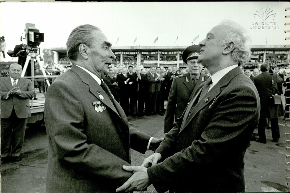 Брежнев и ельцин. Шеварднадзе 1992 Ельцин.